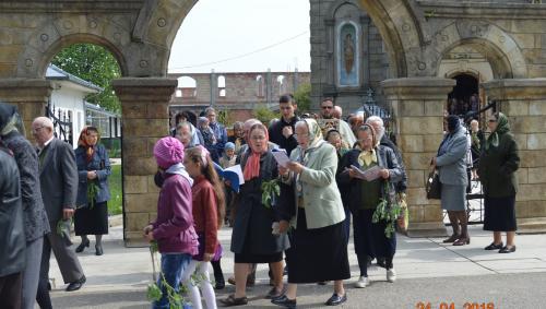 PROCESIUNE DE FLORII
