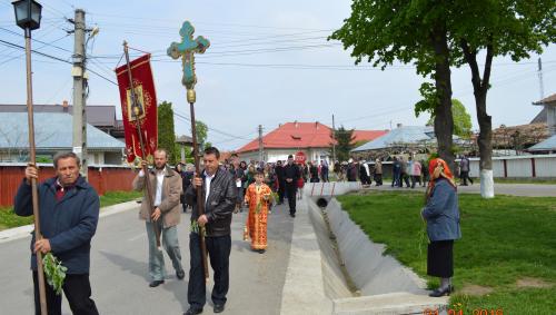 PROCESIUNE DE FLORII
