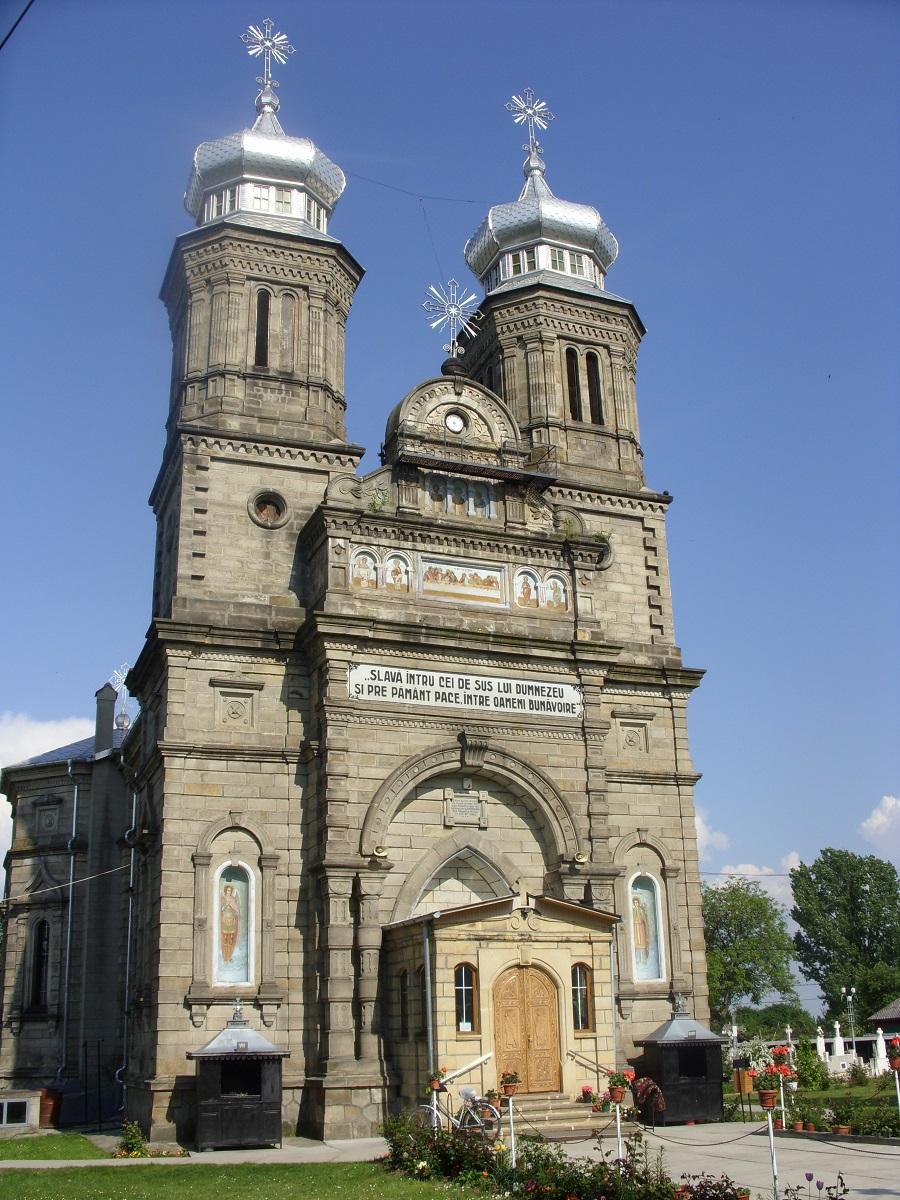 Biserica - vedere exterioară