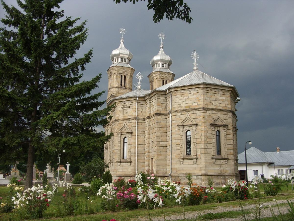 Biserica - vedere exterioară