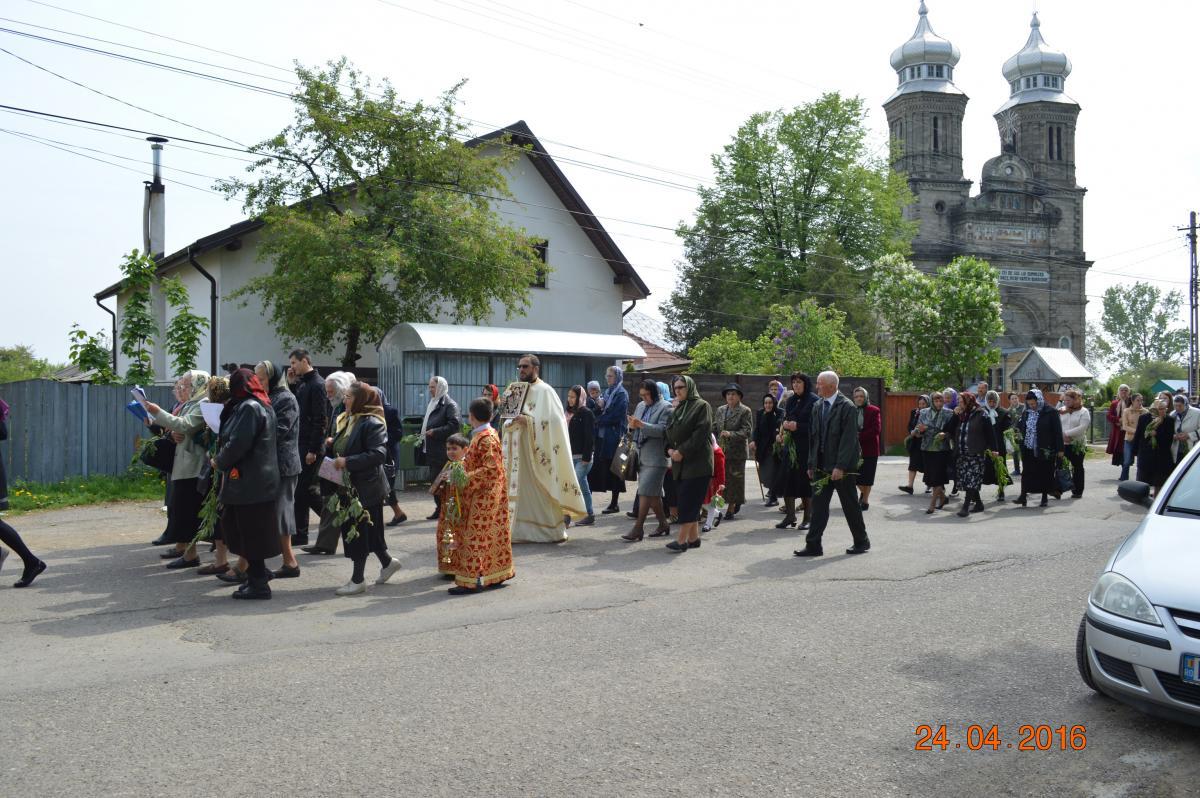 PROCESIUNE DE FLORII 