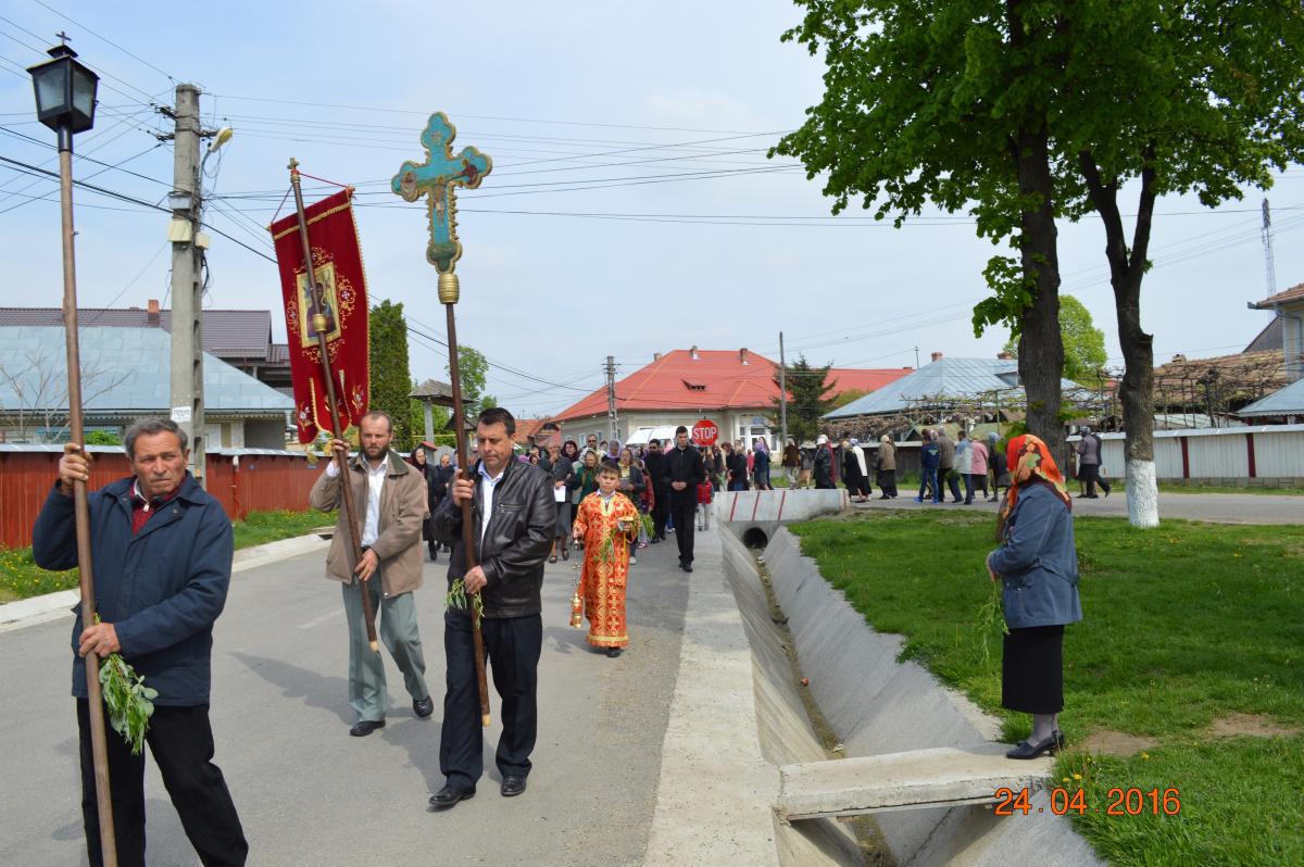 PROCESIUNE DE FLORII 