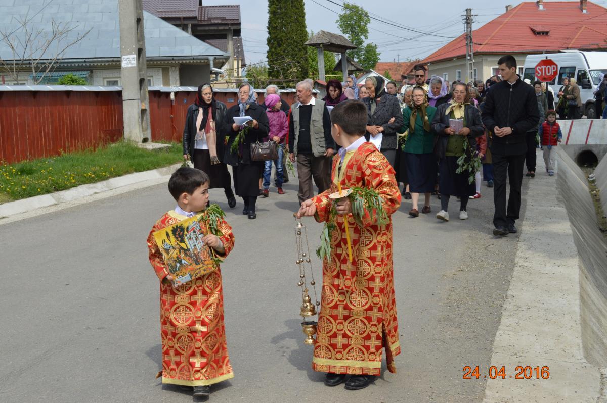 PROCESIUNE DE FLORII 